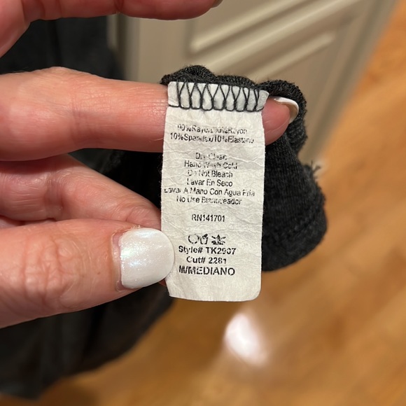 Women’s gray size M 1 4 3 STORY cold shoulder long sleeve  shirt - Picture 6 of 8